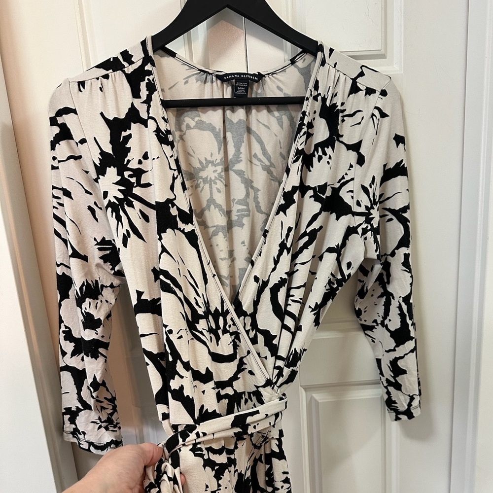 Banana Republic Jersey Stretch Wrap Around Dress | Size M - Picture 6 of 7